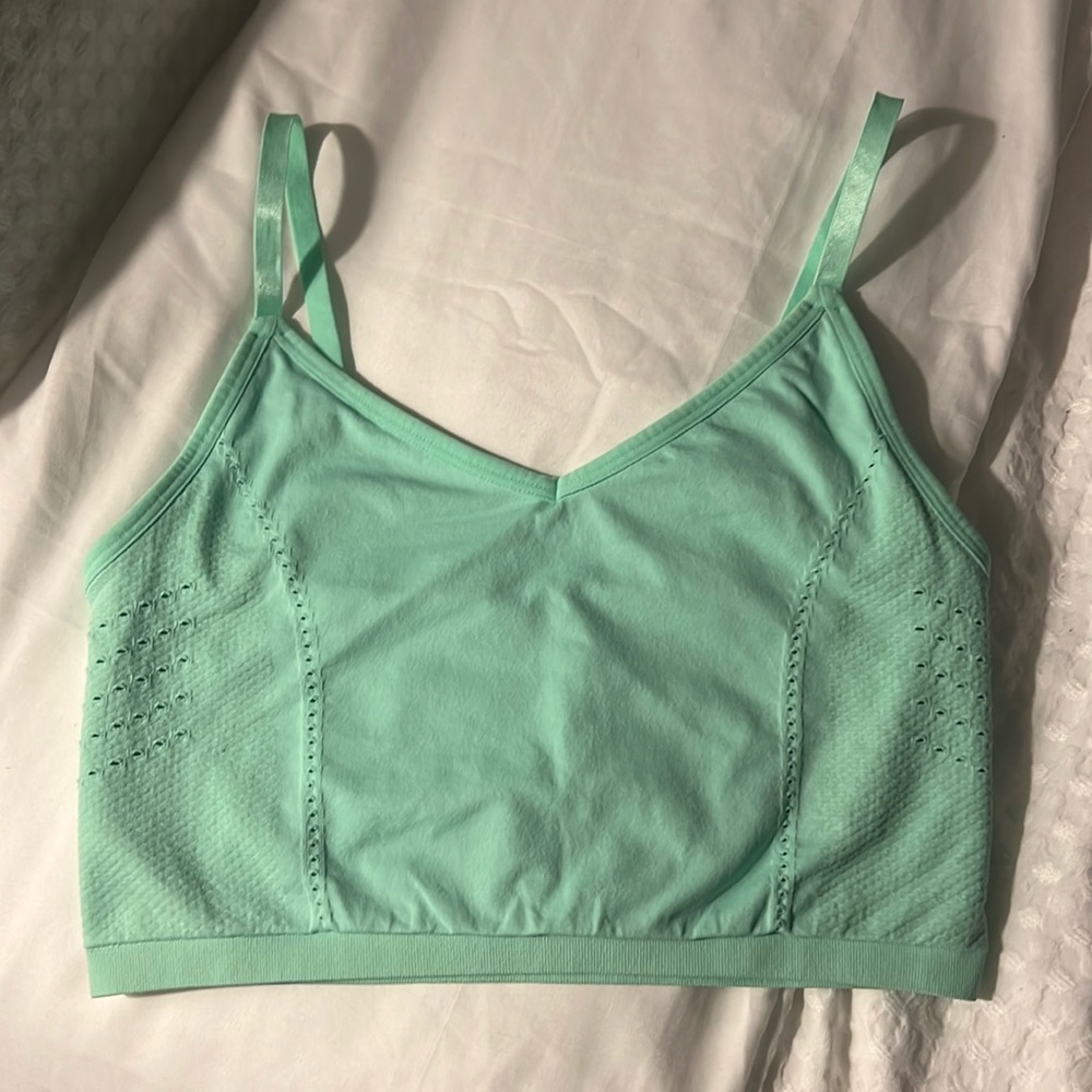 Fabletics Sync Seamless Midi Bra - Picture 5 of 6